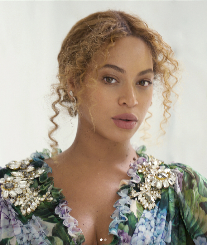 Our Favorite Beyoncé Hairstyles of 2017
